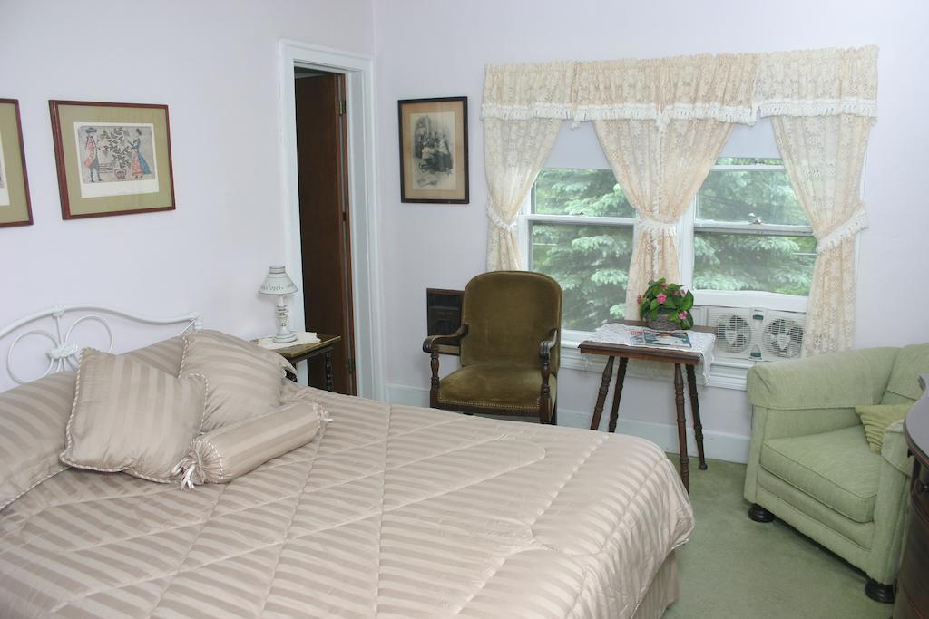 Inn At Starlight Lake & Restaurant Стая снимка
