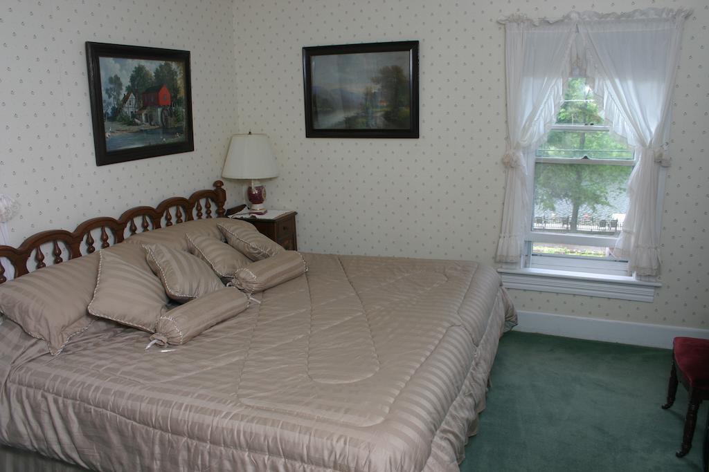 Inn At Starlight Lake & Restaurant Стая снимка